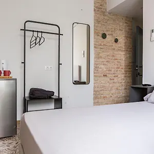 https://valentin-suites.hotelsinnerja.org