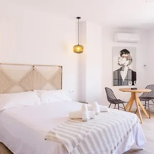 https://apartment-carihuela-beach-malaga.hotelsinnerja.org